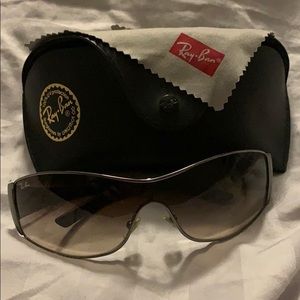 Ray-Ban sunglasses with case and soft cloth